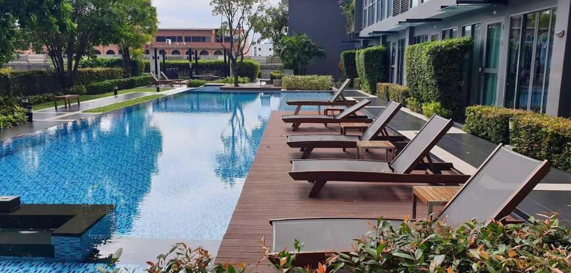 Ideo Mobi Condo Bangkok Exterior foto